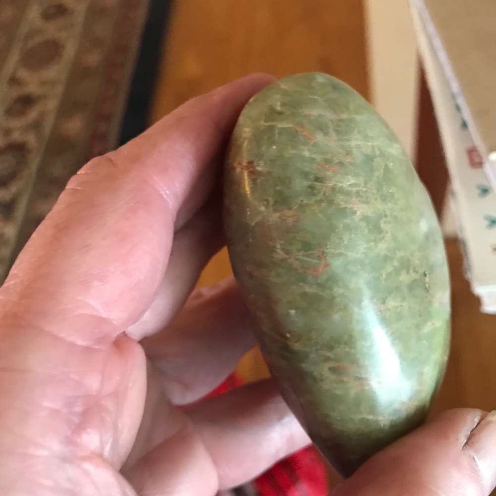 Soapstone heart shaped paperweight - Picture 10 of 12